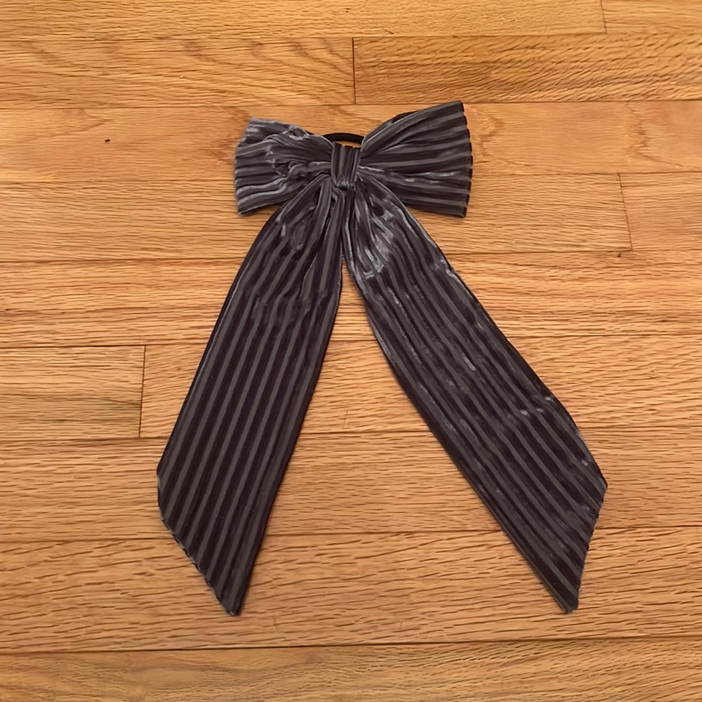 New Francescas Grey Velvet Pony Bow Hair Tie